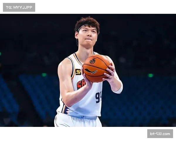 上海闫鹏飞王哲林内线压力增加 两人需要承担更多攻防任务